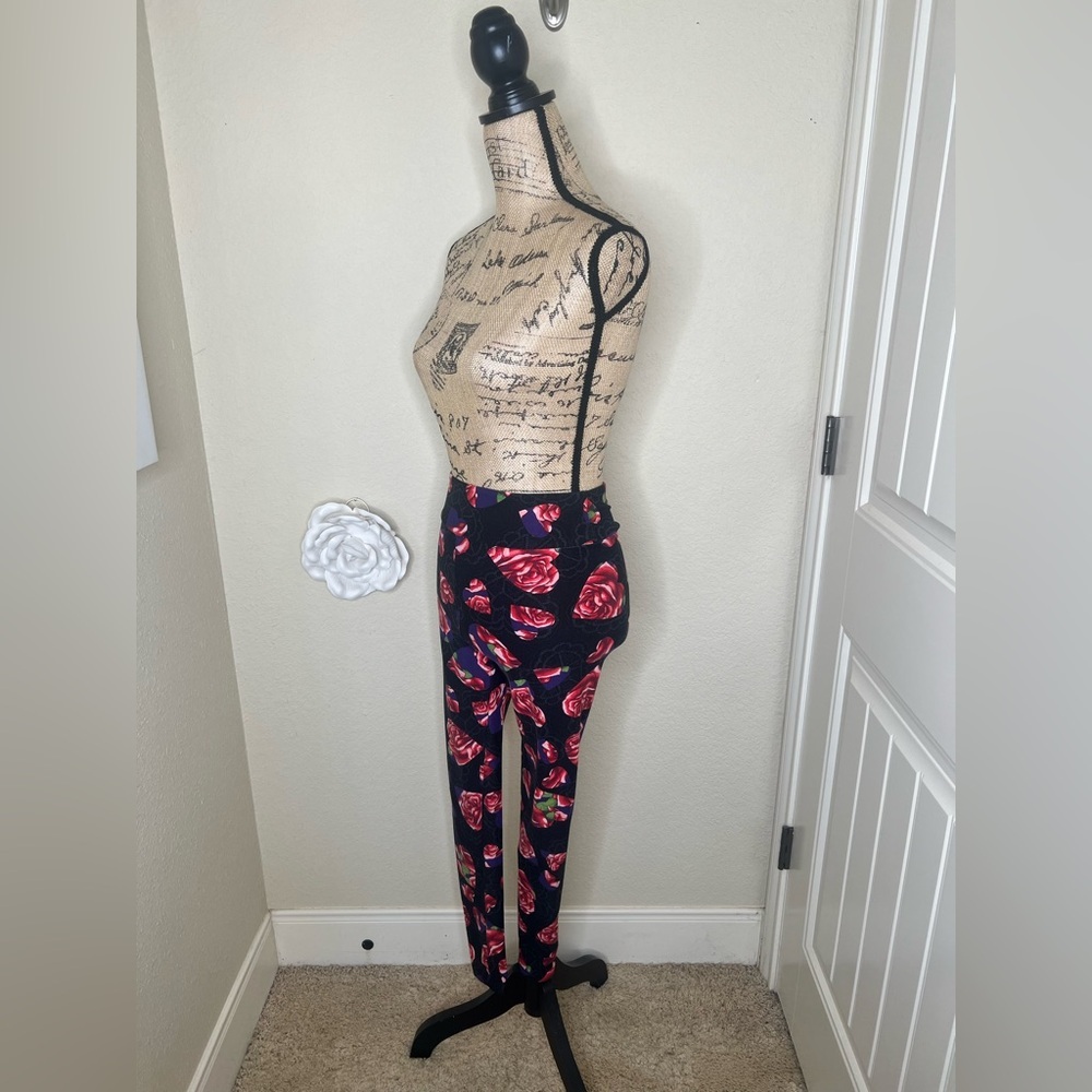 NTM: LuLaRoe Valentines Unicorn Black Lace with Hearts & Roses Print Sz OS - Picture 7 of 14